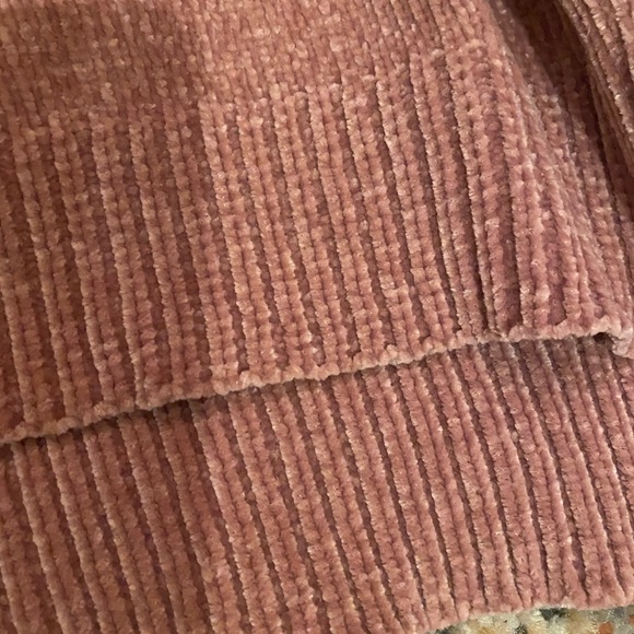 Blush pink sweater. Size medium. - Picture 2 of 6